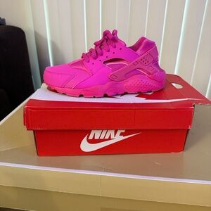 Nike Huarache Run GS in Vibrant Fuchsia
